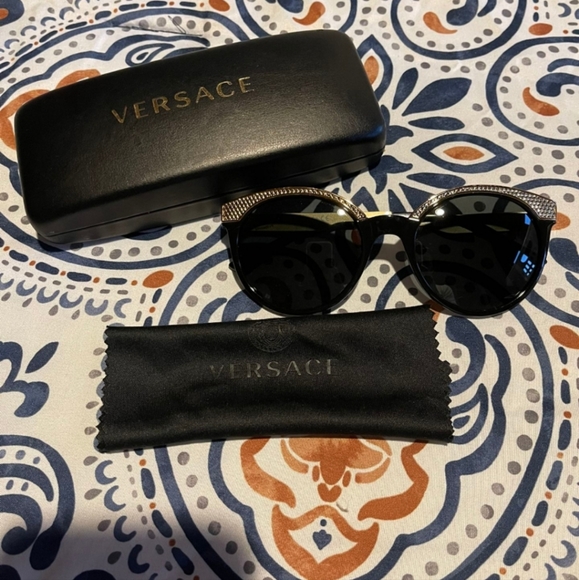 Versace sunglasses - Picture 2 of 4